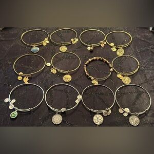 🔥🧡EUC BUNDLE of 12 Alex and Ani Bracelets